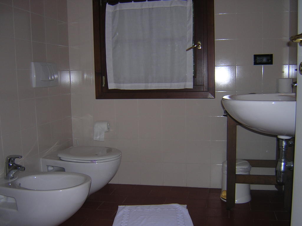 Agriturismo Trebisonda Country Resort Monzambano Bilik gambar
